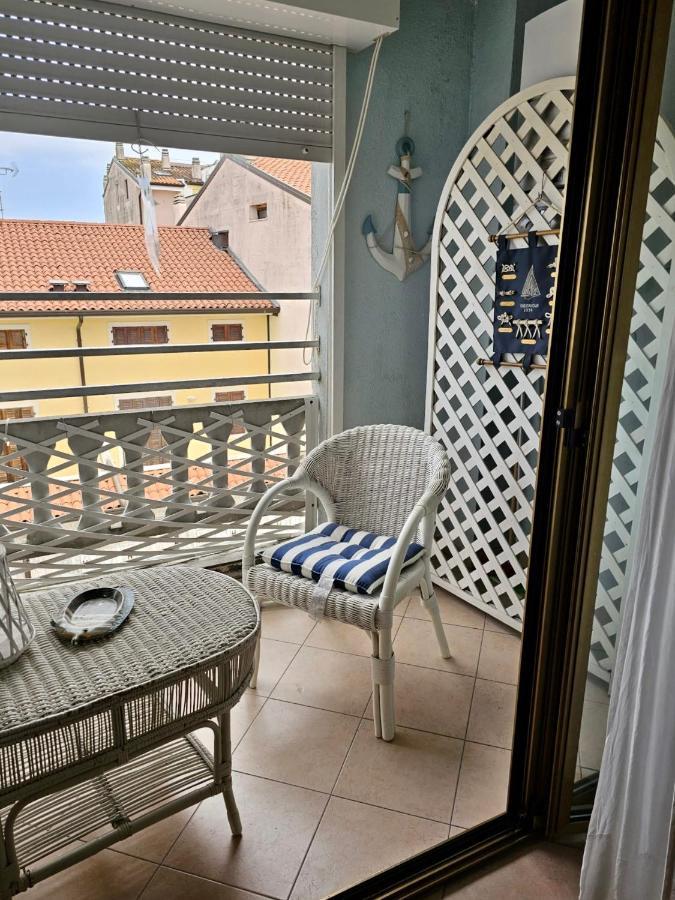 Brezza Marina Apartment Градо Екстериор снимка
